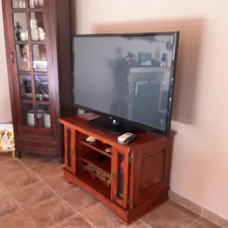 Beautiful 3 Bedr House In With Fireplace Arakapas