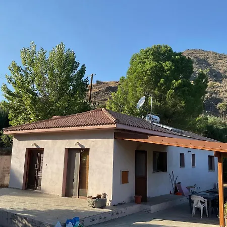 Beautiful 3 Bedr House In With Fireplace