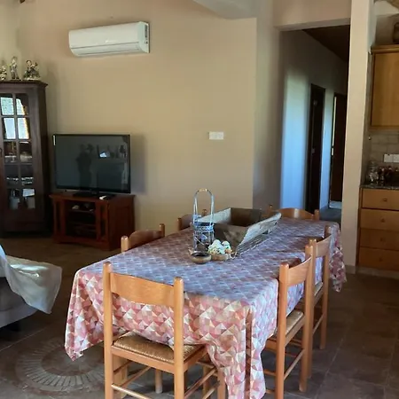 Beautiful 3 Bedr House In With Fireplace בית נופש