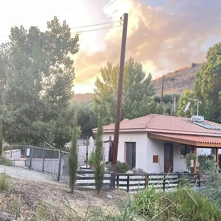 בית נופש Beautiful 3 Bedr House In With Fireplace *